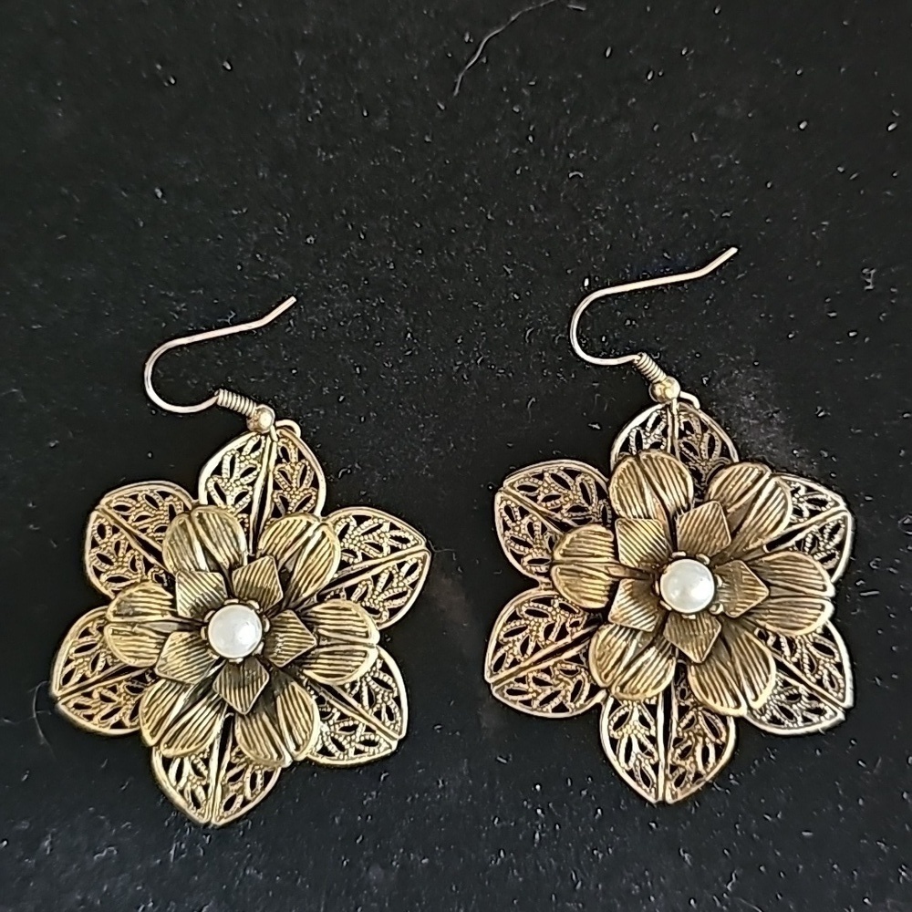 80's Antiqued floral filigree dangle earrings with faux pearl